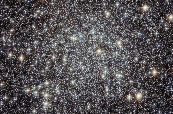 Messier 22 – A legkorábban felfedezett gömbhalmaz