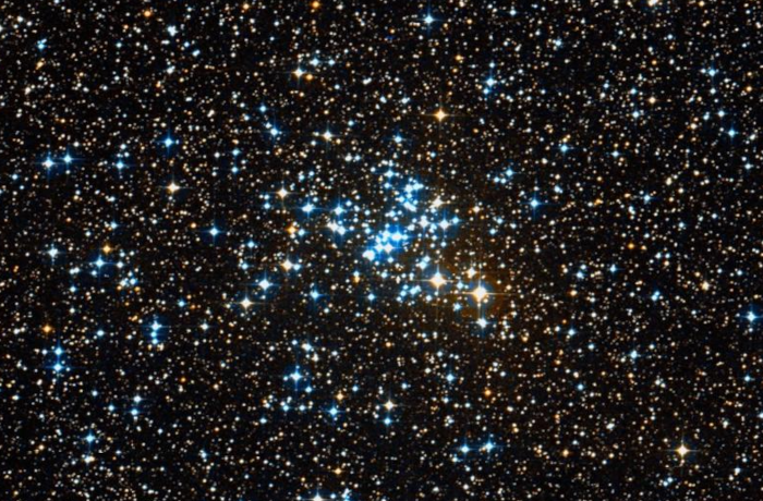Messier 93 – nyílthalmaz a mitikus hajóban